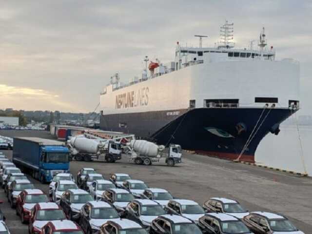 В Украину доставили большую партию новых автомобилей