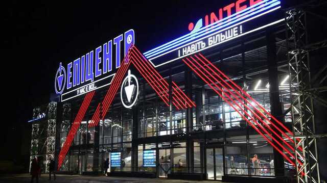 Толкались и ругались: в Харькове покупатели устроили скандал во время открытия ТЦ