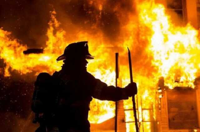 Под Киевом загорелась пилорама: Площадь пожара достигла 1 тысячи метров