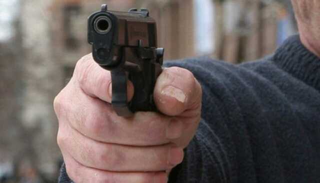 В Днепре стреляли в мужчину и подожгли его автомобиль