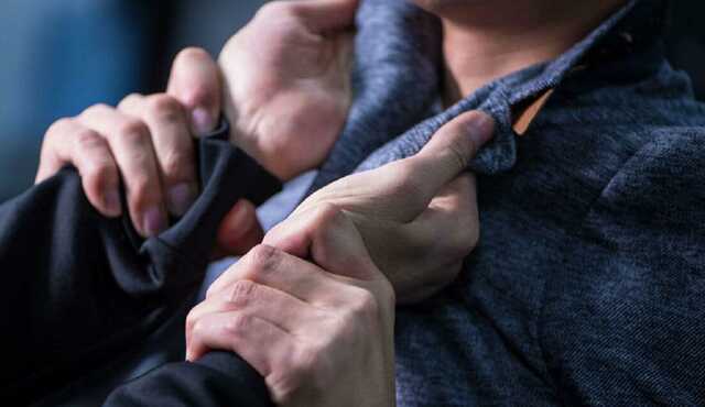 В Бердянске подрались два депутата, которые не поделили дорогу