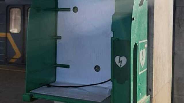 На станции "Лесная" в Киеве неизвестный пытался украсть дефибриллятор