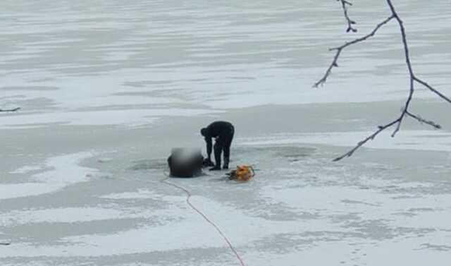 На Днепропетровщине мужчина упал под лед и утонул