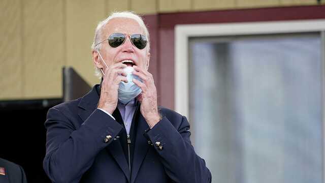 Байден отменил введенные из-за "Омикрона" ограничения на поездки из Африки