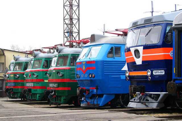 В Ровно железнодорожники сливали топливо с тепловозов