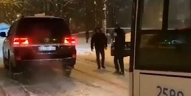 Днепр завалило снегом