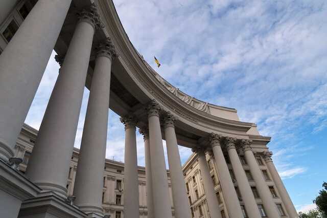 Потеря доверия и заинтересованности: каким был 2021 год для украинской дипломатии