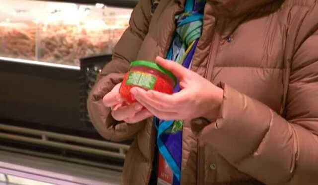 Украинцам рассказали, сколько должна стоить качественная красная икра