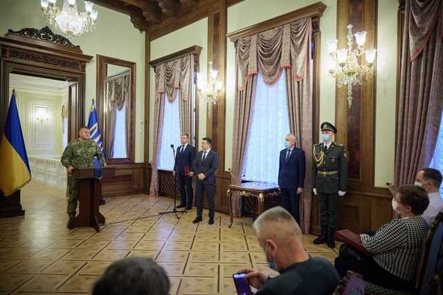 Зеленский встретился с семьями четырех военных, которым посмертно присвоено звание Героя Украины