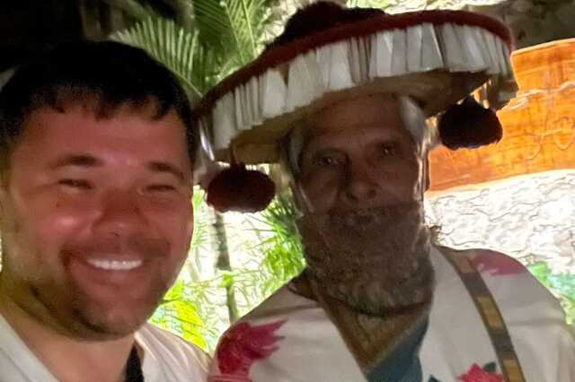 Андрей Богдан покинул Украину, но пообещал вернуться через пару лет