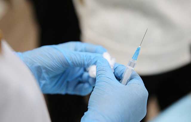 Привились от COVID за сутки еще 117 тысяч человек. Ревакцинацию прошли - 1392