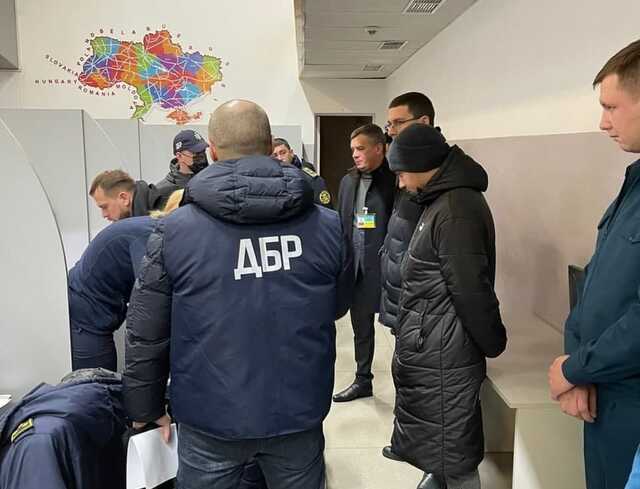 Новогодние приключения евробляхи на украинской таможне под крышей Шеводенкова