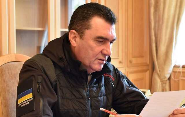 Данилов назвал условие для введения в Украине военного положения