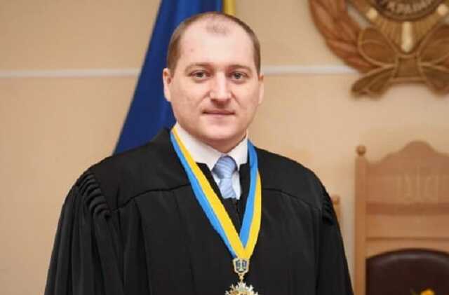 Глава Хозсуда Черновцов живет в квартире отца