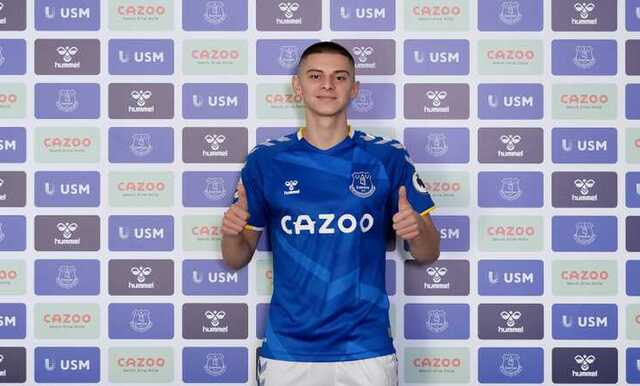 Футболист сборной Украины из "Динамо" официально перешел в английский клуб