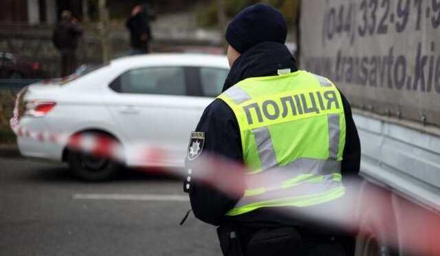 В Ровенской области мужчина убежал из-под домашнего ареста и напал на полицейских