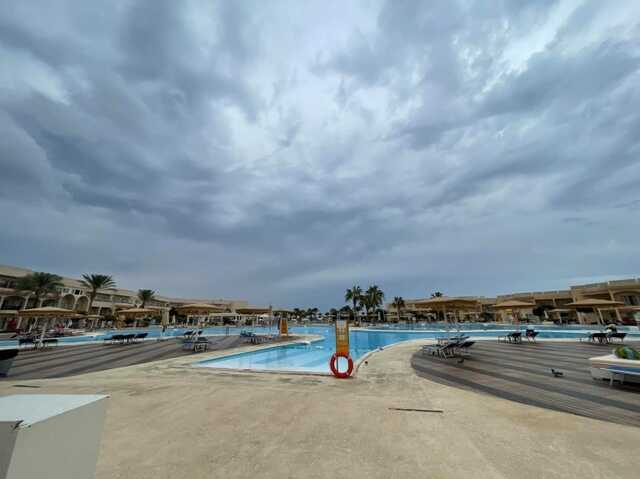 В египетском отеле с украинцами из-за ливня обвалился потолок