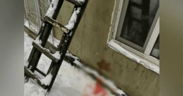 К жителю Днепра через забор перелез сосед с перерезанным горлом