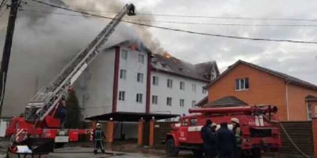 Вблизи Киева горит многоэтажный отель