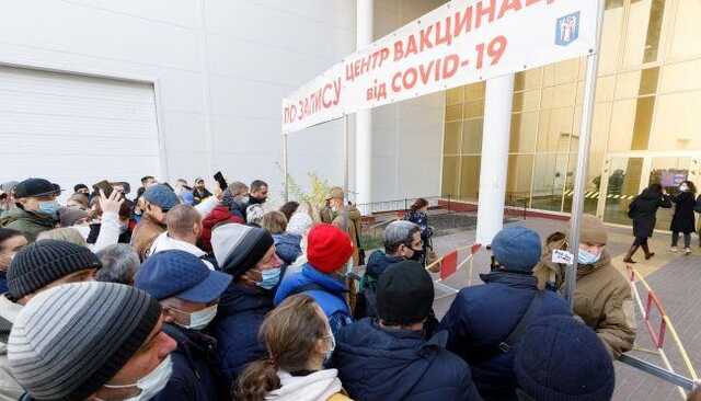 После новогоднего перерыва в Украине возобновили вакцинацию от COVID-19