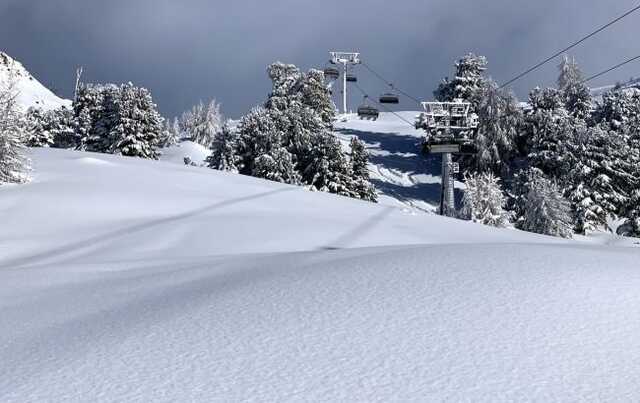 В горнолыжных курортах Австрии фиксируют вспышки COVID