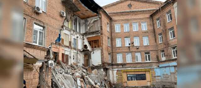 В Харькове обвалилось здание бывшего завода "Авторучка"