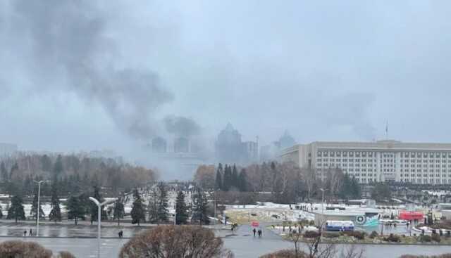 Алматы в огне. В городе горят мэрия и прокуратура