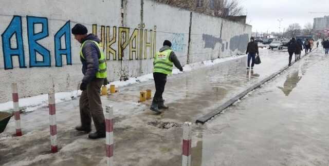 В Харькове горсовет объяснил нерасчищенные от снега улицы нехваткой дворников