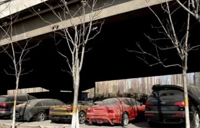 Обнаружено кладбище суперкаров и элитных авто: они стоят заброшенными уже 10 лет