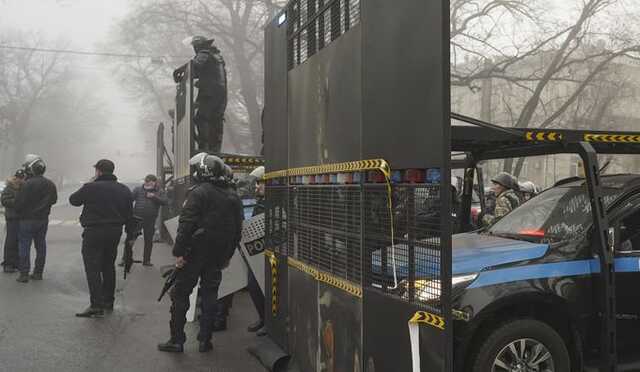 Полиция Алматы сообщила о десятках убитых протестующих в ходе штурма здания ведомства