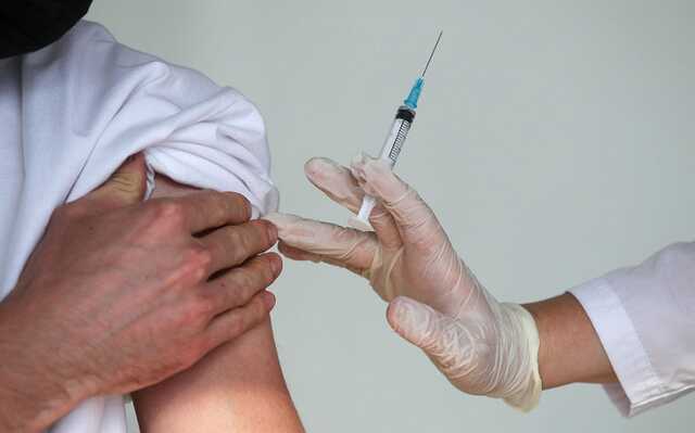 За сутки бустер получили 4 тысячи человек: подробно о вакцинации в Украине