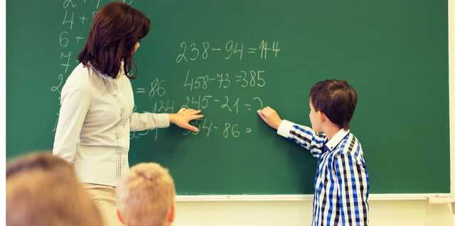 На Волыни суд отказался возобновлять на работе невакцинированную от COVID-19 учительницу