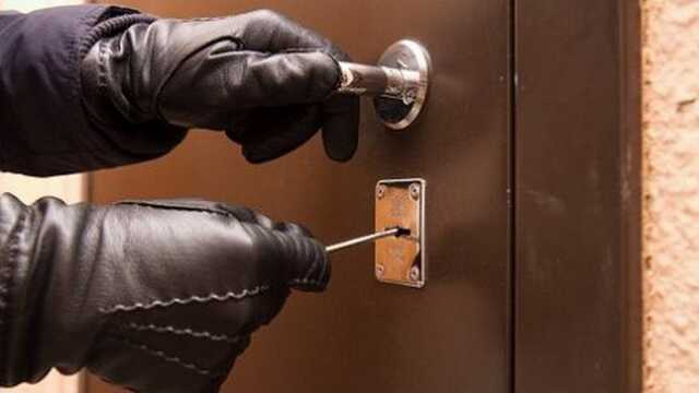 В Чугуеве воры пытались проникнуть в суд