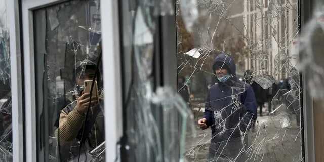 В Алматы мародеры напали на офисы пяти телеканалов