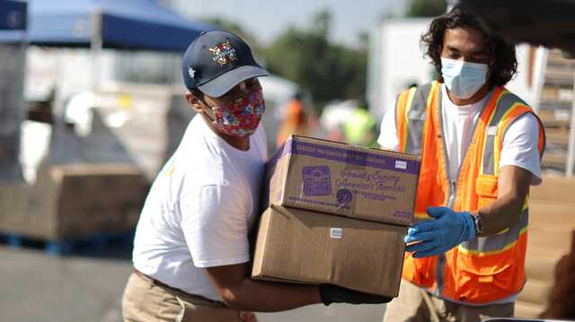 Bloomberg: продовольственные банки США предупредили о надвигающемся кризисе