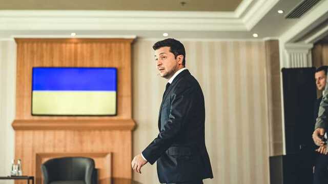 Зеленский поздравил украинцев с Рождеством, катаясь на лыжах в Буковеле