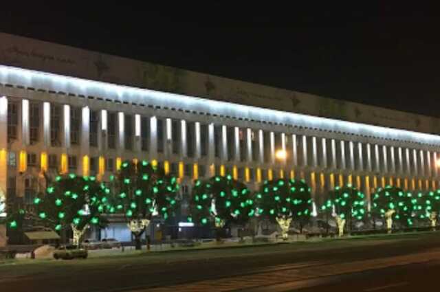 В Алматы подожгли филиал местной телерадиокомпании, пламя охватило здание