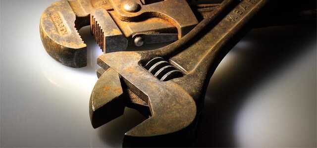 В Киеве пьяный разводным ключом расправился с матерью