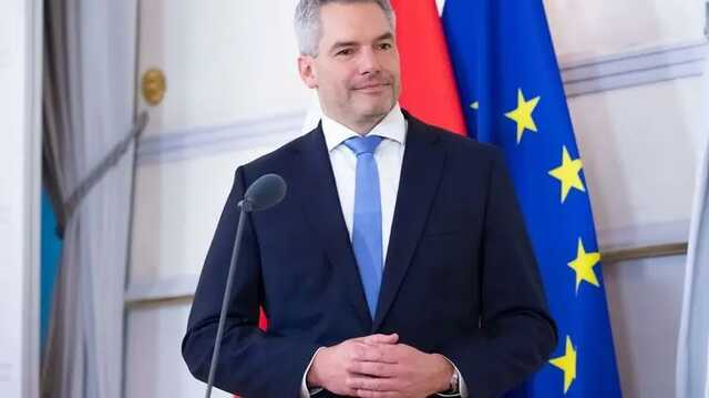 Канцлер Австрии заразился коронавирусом