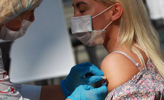 Нет необходимости делать четвертую COVID-прививку, - Минздрав Британии