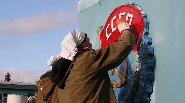 «СССР мёртв, а мы ещё нет». Российский поэт — о жизни на руинах