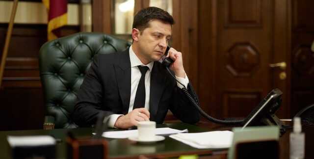 Зеленский после слухов об отдыхе на Сейшелах опубликовал старый снимок из Офиса президента