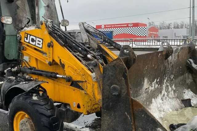 В Киеве во время движения внезапно загорелся трактор
