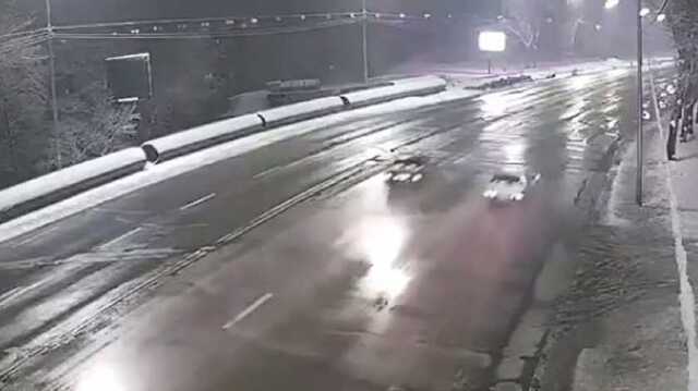 В Киеве на Березняках стритрейсеры устроили гонки на обледенелой дороге