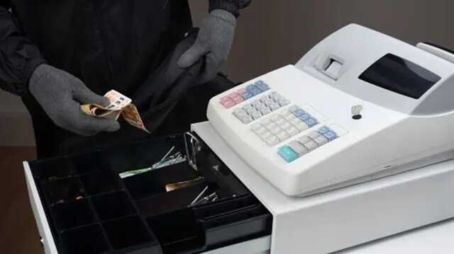 На Крещатике 33-летний студент из Судана ограбил ночную аптеку