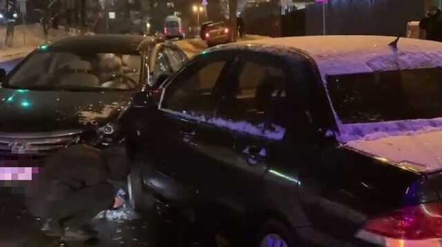 В крови было 2 промилле алкоголя: на Печерске пьяный водитель устроил тройную аварию