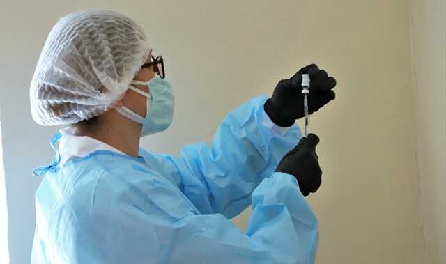 В Канаде для невакцинированных граждан введут налог в размере не менее 100 долларов