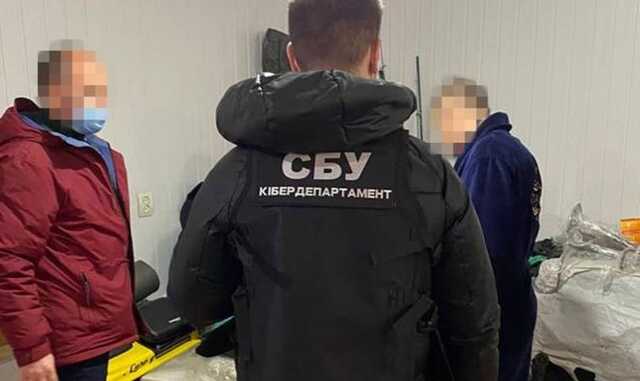 В Украине мошенник подделал документы СБУ, чтобы разблокировать конвертцентр