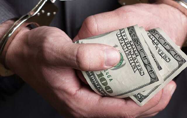 Заместитель начальника отделения Офиса Генпрокурора требовал взятку в 150 тысяч долларов