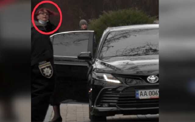    Citroen: ""     Toyota Camry  